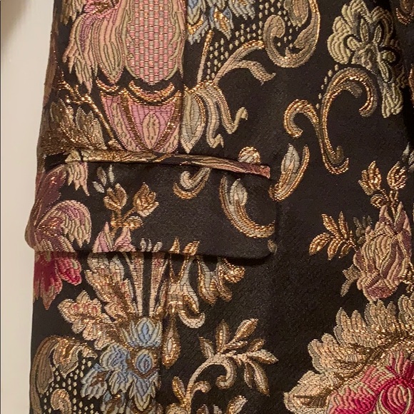 NWT..Silk Like Tapestry Blazer - Picture 3 of 8